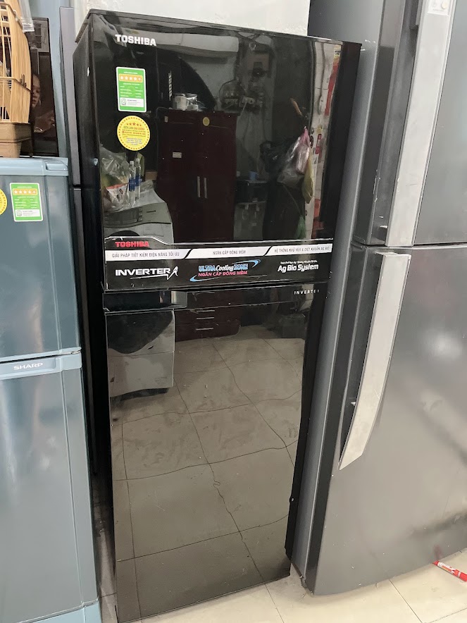 Tủ lạnh cũ Toshiba Inverter 233 lít GR-A28UV mới 95%