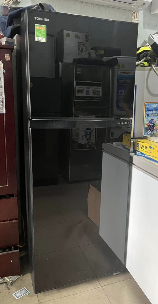 Tủ lạnh cũ Toshiba Inverter 180 lít GR-B22VU UKG mới 95%